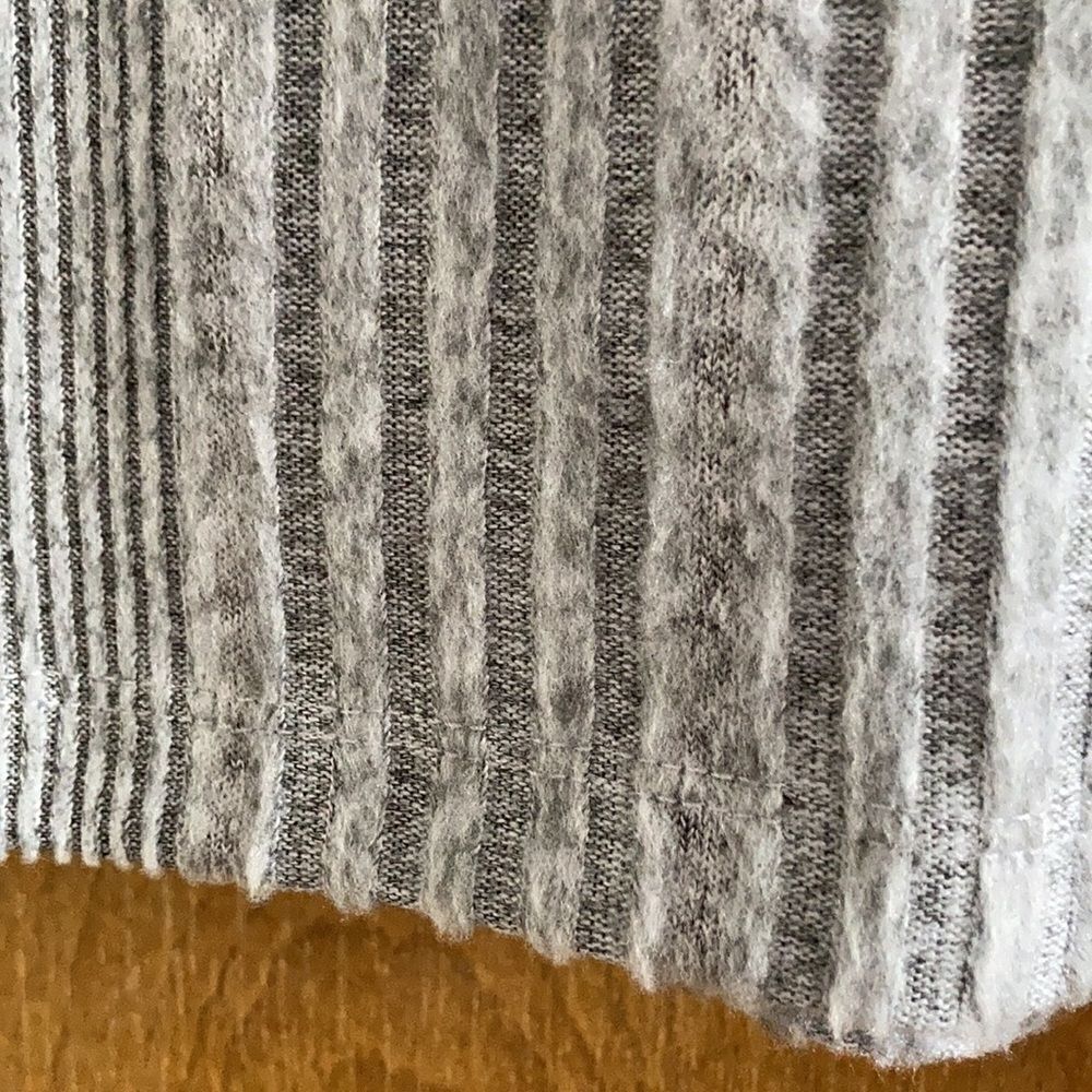 Rabbit Rose L/S Crew Neck Top - Picture 10 of 10
